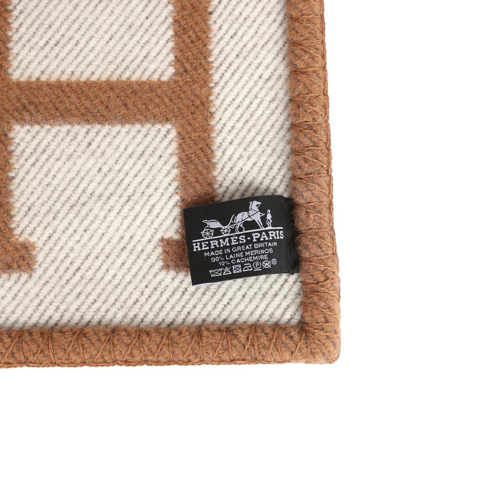 Hermes "Classic Avalon" Ecru And Camel Blanket
