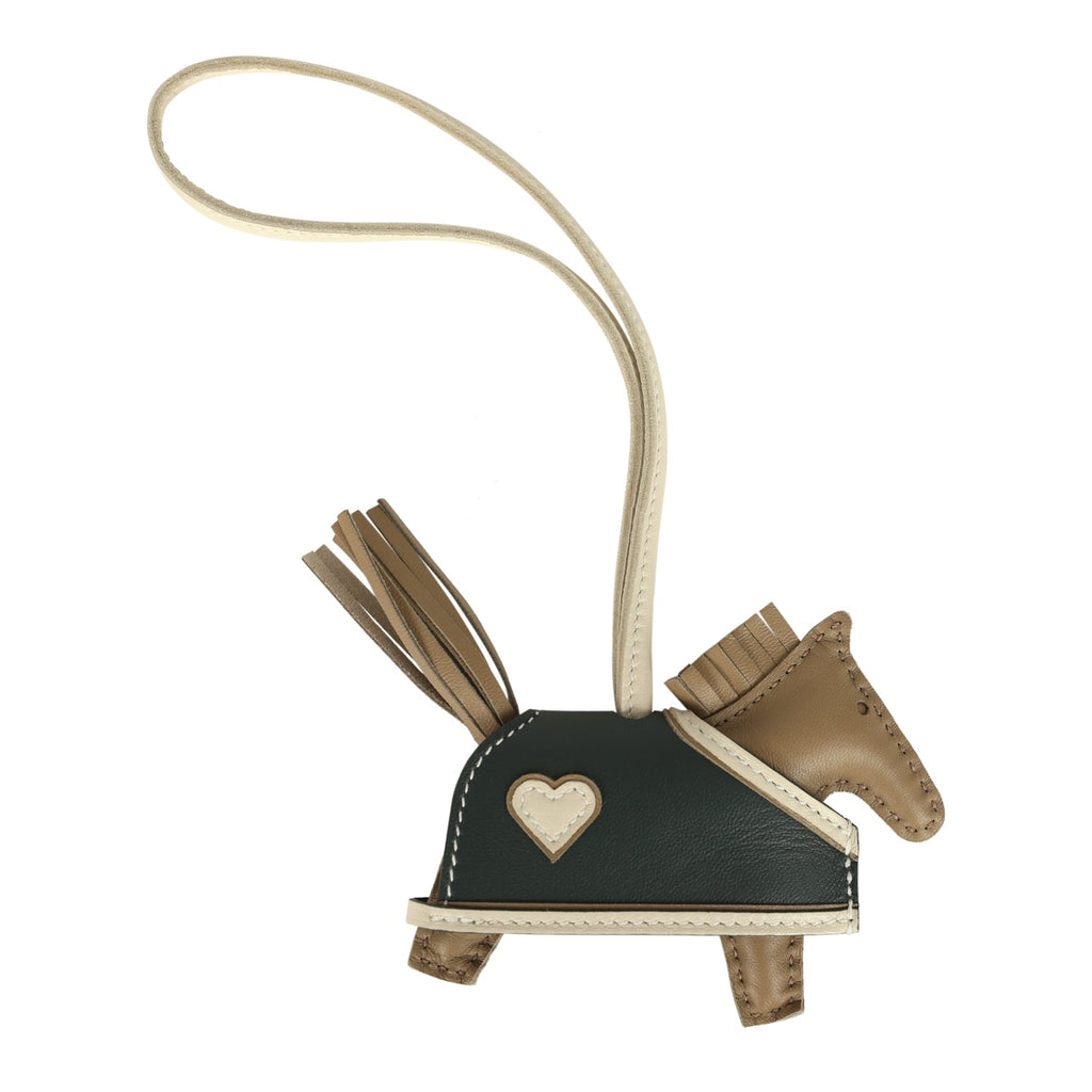 Hermes Rodeo Robeo Coeur Charm PM Beige Marfa Craie Vert Mangrove Milo Lambskin