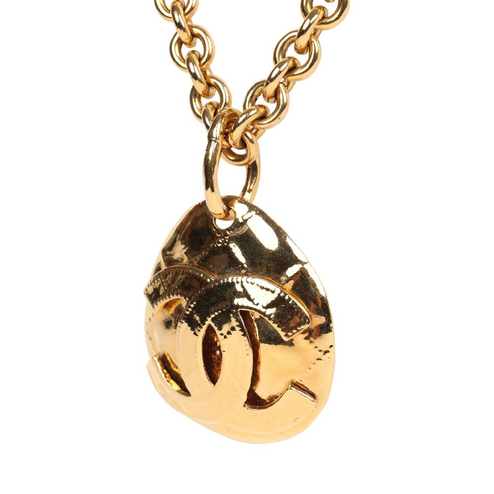 Vintage Chanel 24K Gold Plated CC Quilted Oval Pendant Necklace