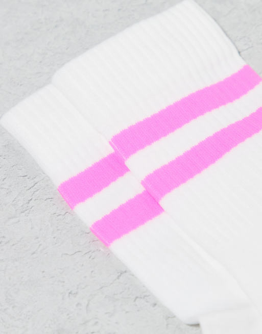 4505 3 Pack 2 Stripe Running Socks With Elasticated Arch Support And Anti Bacterial Finish In White With Neon Pink Stripe