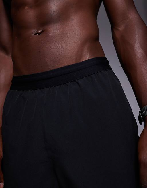 4505 5" Running Short With Elastic Waist And Zip Phone Pocket In Black