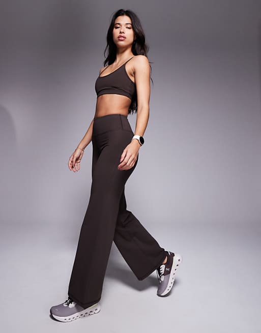 4505 Icon Soft Touch Light Support Sports Bra With Adjustable Straps In Chocolate