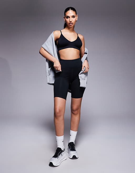 4505 Intimate Seamless Active Light Support Sports Bra In Black