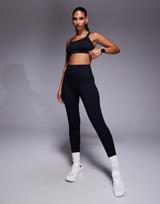 4505 Seamless Sculpting Medium Support Sports Bra With Adjustable Straps In Black