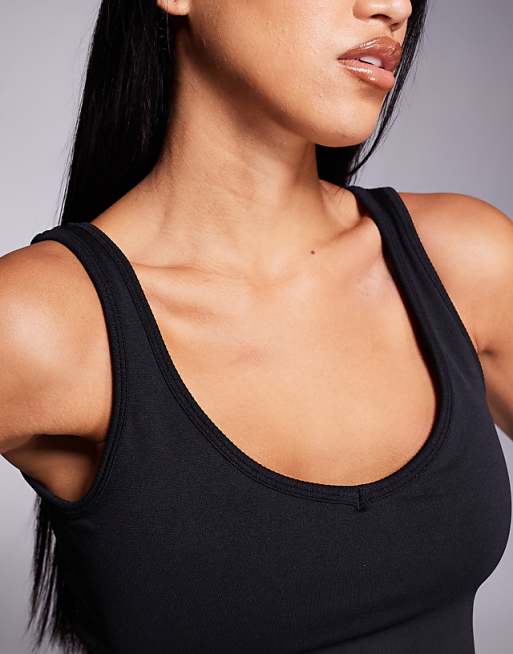 4505 Smooth Seamless V Neck Vest With Inner Bra In Black
