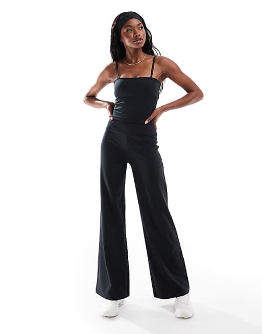 4505 Soft Touch Vest With Inner Bra And Adjustable Straps In Black