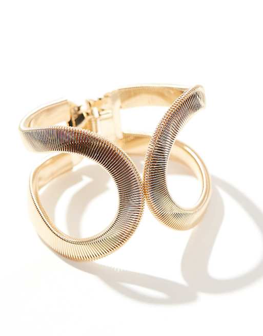 ASOS DESIGN Bangle Bracelet With Curved Textured Chain Detail In Gold Tone