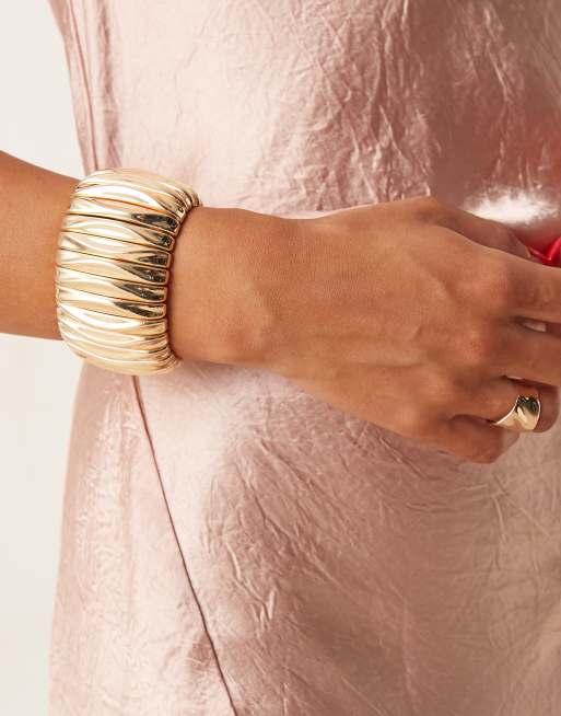 ASOS DESIGN Chunky Stretch Bracelet In Gold Tone