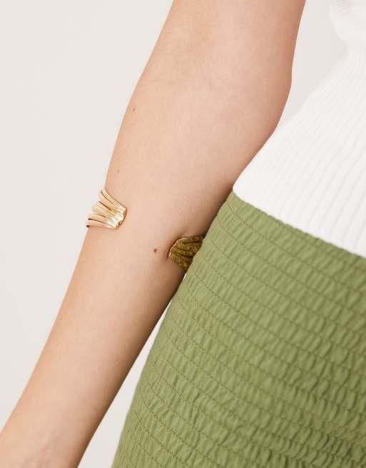 ASOS DESIGN Cuff Bracelet With Wire Design In Gold Tone