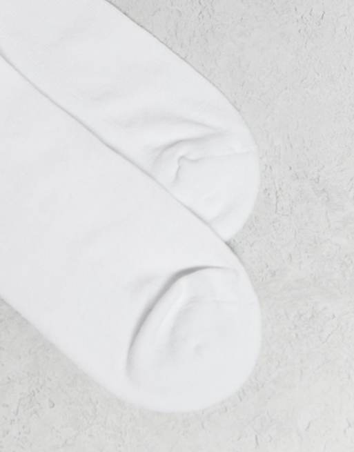 ASOS DESIGN Disney 2 Pack Socks With Christmas Mickey & Minnie Graphic In White