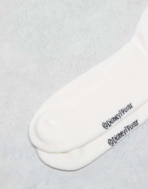 ASOS DESIGN Disney Pixar 2 Pack Socks With Mater And McQueen Embroidery In White