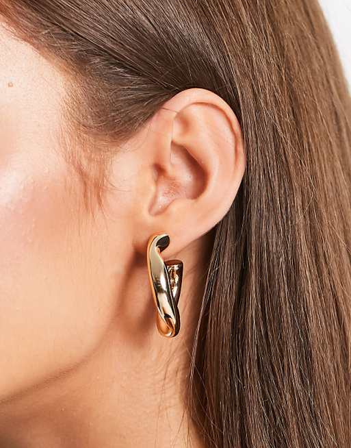 ASOS DESIGN Hoop Earring With Twist Link Design In Gold Tone