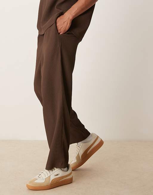 ASOS DESIGN Relaxed Tapered Plisse Jogger With Pleats In Brown