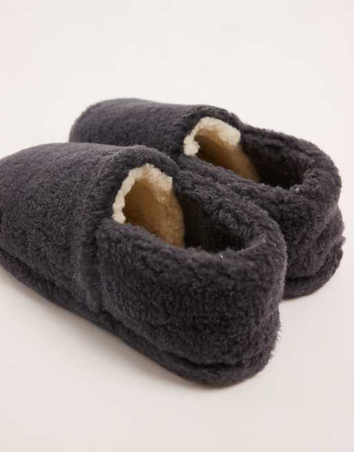 ASOS DESIGN Slippers In Grey Borg
