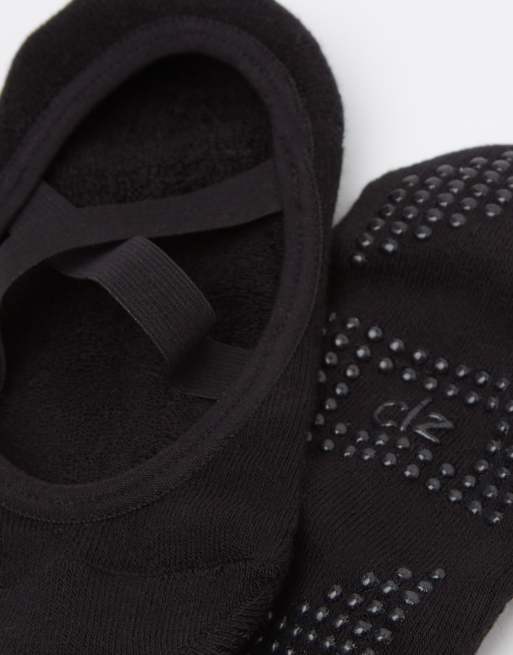 Calzedonia Non-slip Crossover Pilates Socks In Black