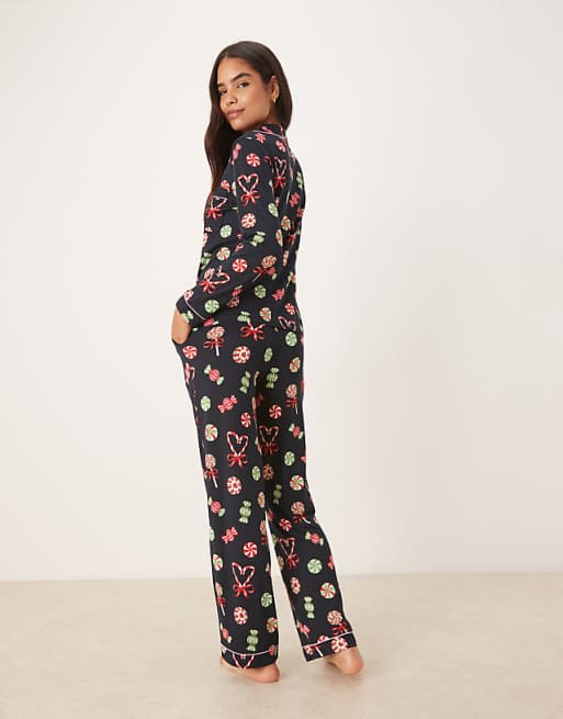 Chelsea Peers Poly Long Sleeve Revere Pyjama Set In Christmas Candy Print