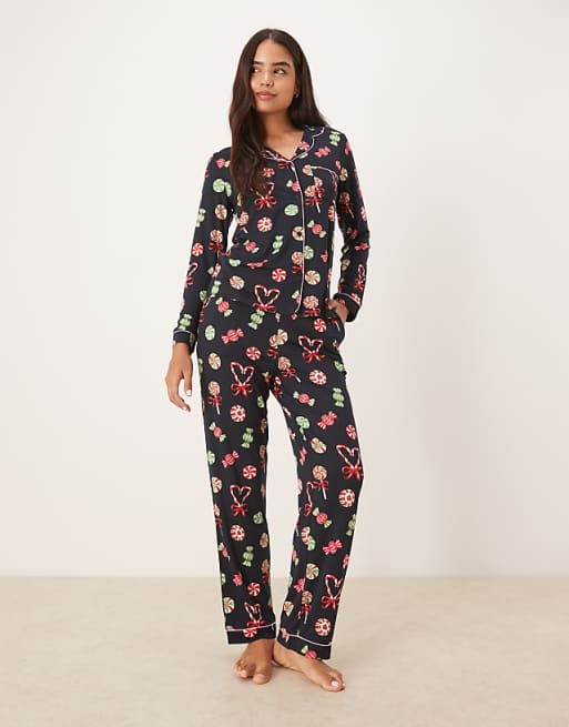 Chelsea Peers Poly Long Sleeve Revere Pyjama Set In Christmas Candy Print