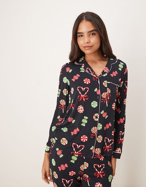Chelsea Peers Poly Long Sleeve Revere Pyjama Set In Christmas Candy Print