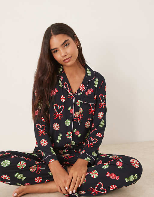 Chelsea Peers poly long sleeve revere pyjama set in Christmas candy print