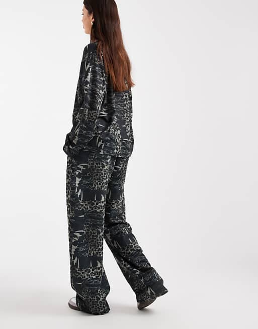 COLLUSION Wide Leg Jogger In Washed Tiger Camo Print