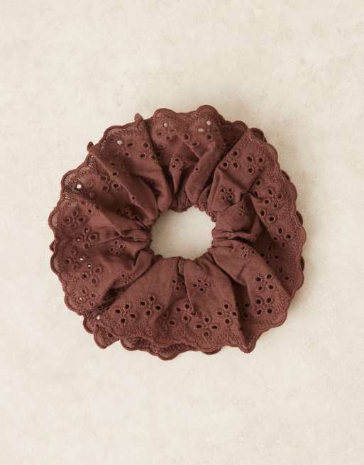DesignB London Broderie Scrunchie In Chocolate Brown