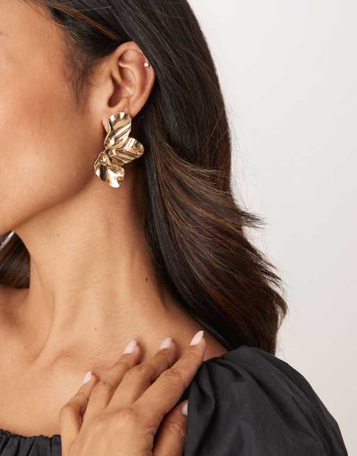 DesignB London Flower Stud Earrings In Gold