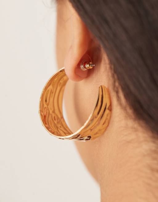 DesignB London Oversized Molten Hammered Hoop Earrings In Gold