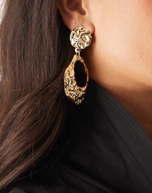 DesignB London Statement Hammered Drop Earrings In Gold