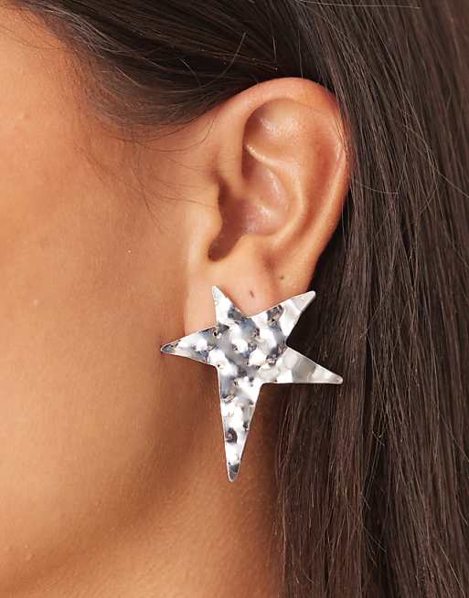 DesignB London statement hammered star stud earrings in silver