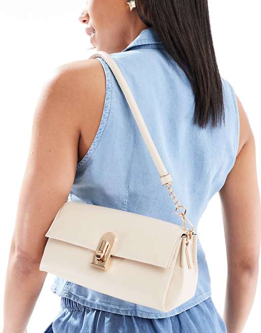 Glamorous classic shoulder bag with gold clasp in cream
