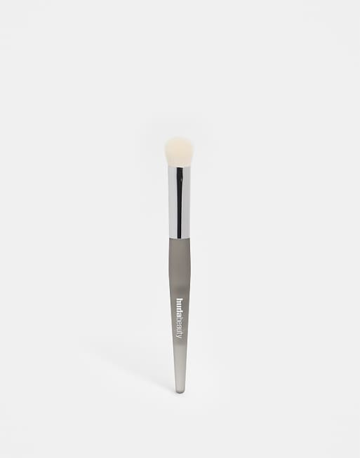 Huda Beauty Undereye Buff Brush