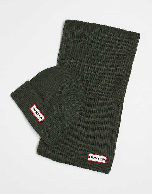 Hunter Unisex beanie and scarf gift set in dark green