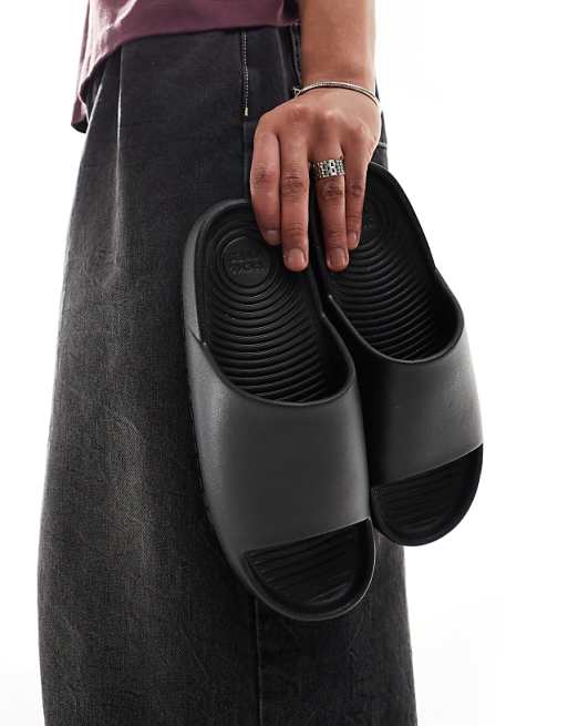 Jack & Jones Moulded Slider In Black
