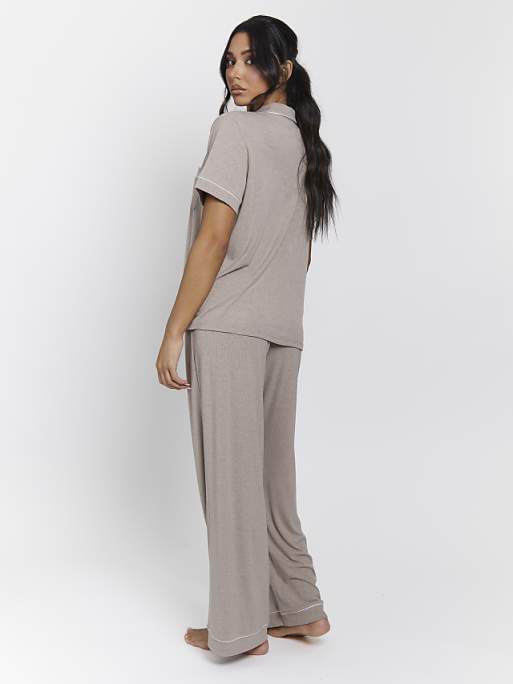 Loungeable Ladies Ribbed Pyjama Set In Oatmeal