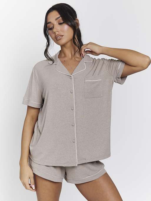 Loungeable Ladies Traditional Rib Short Pyjama Set In Oatmeal