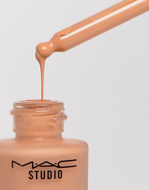 MAC Studio Waterweight SPF 30/PA++ Foundation