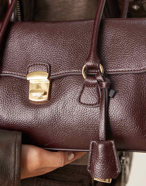 Mango Key Charm Shoulder Bag In Cherry Red