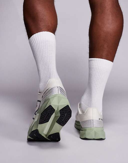 New Balance Propel Running Trainers In Beige And Green