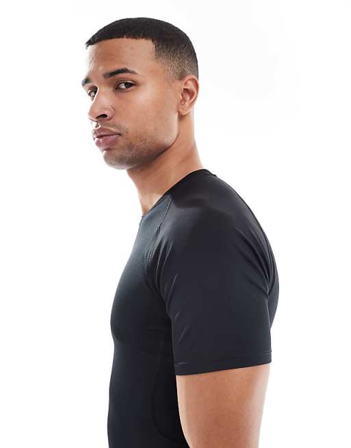Nike Pro Training Muscle Fit T-shirt In Black