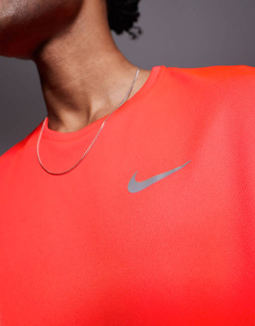 Nike Running Miler Dri-FIT T-shirt In Red