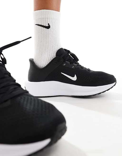 Nike Running Quest 6 Trainers In Black And White