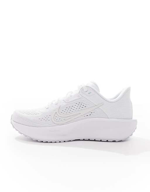Nike Running Quest 6 Trainers In White And Grey