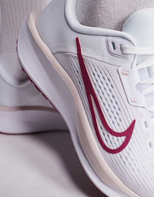 Nike Running Quest 6 Trainers In White And Pink