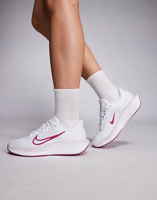Nike Running Quest 6 trainers in white and pink