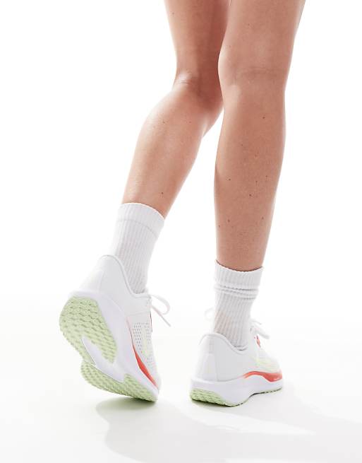 Nike Running Quest 6 Trainers In White And Red