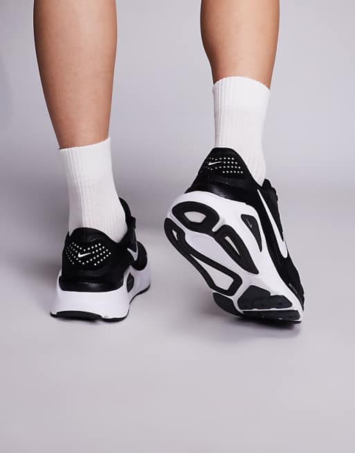 Nike Running Structure 26 Trainers In Black And White