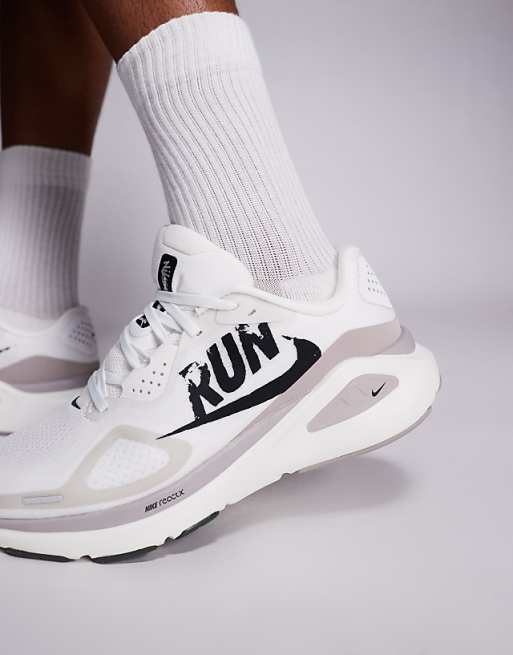 Nike Running Structure 26 Trainers In Summit White & Grey