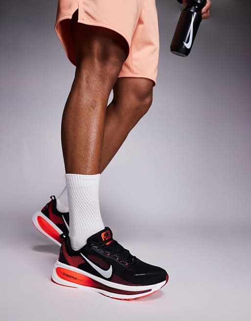 Nike Running Vomero 18 Trainers In Black And Red