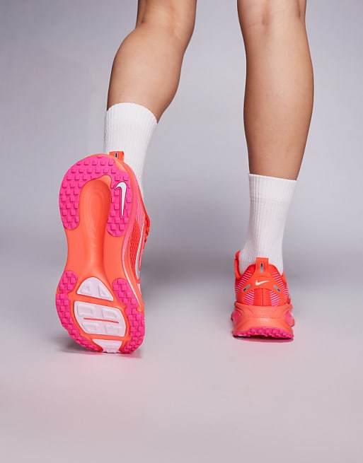 Nike Running Vomero 18 Trainers In Pink