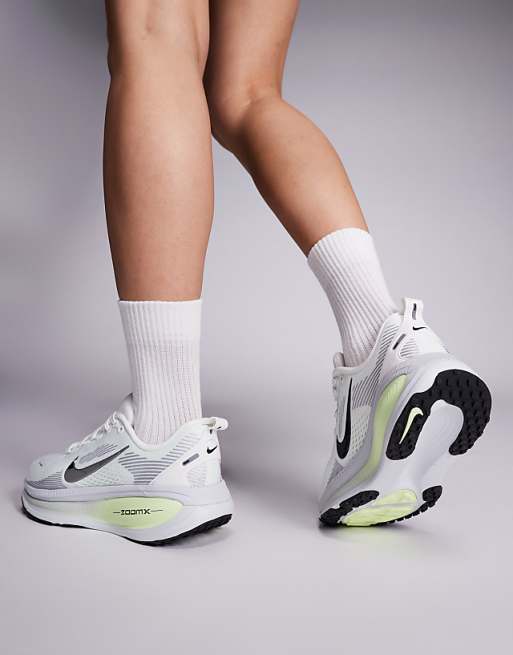 Nike Running Vomero 18 Trainers In White And Green